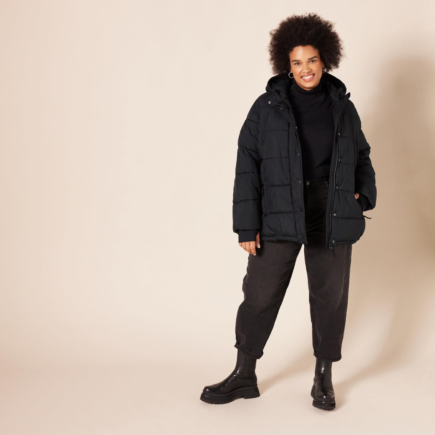 Amazon Essentials Women's Heavyweight Quilted Long-Sleeve Hooded Puffer Coat (Available in Plus Size), Black, Small
