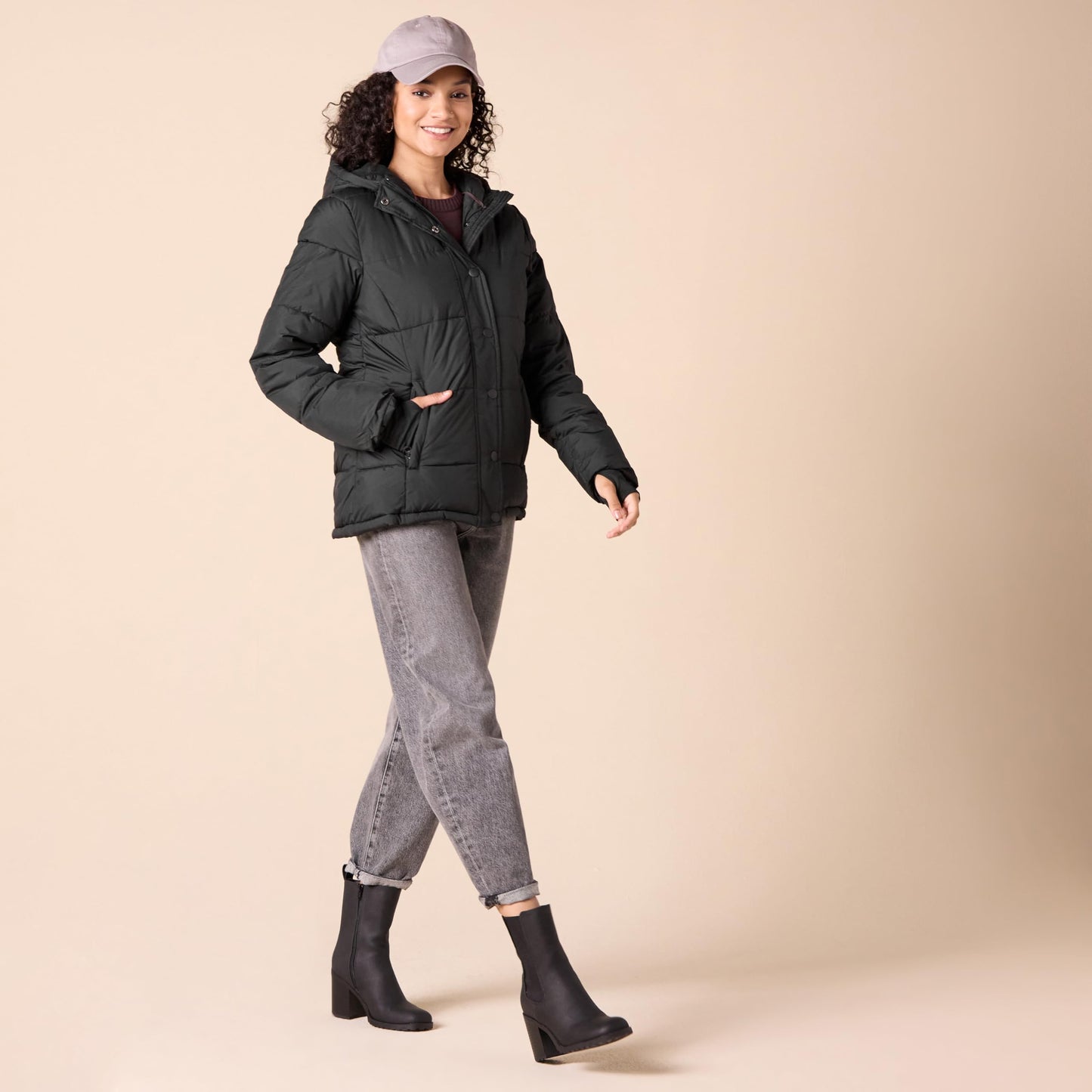 Amazon Essentials Women's Heavyweight Quilted Long-Sleeve Hooded Puffer Coat (Available in Plus Size), Black, Small