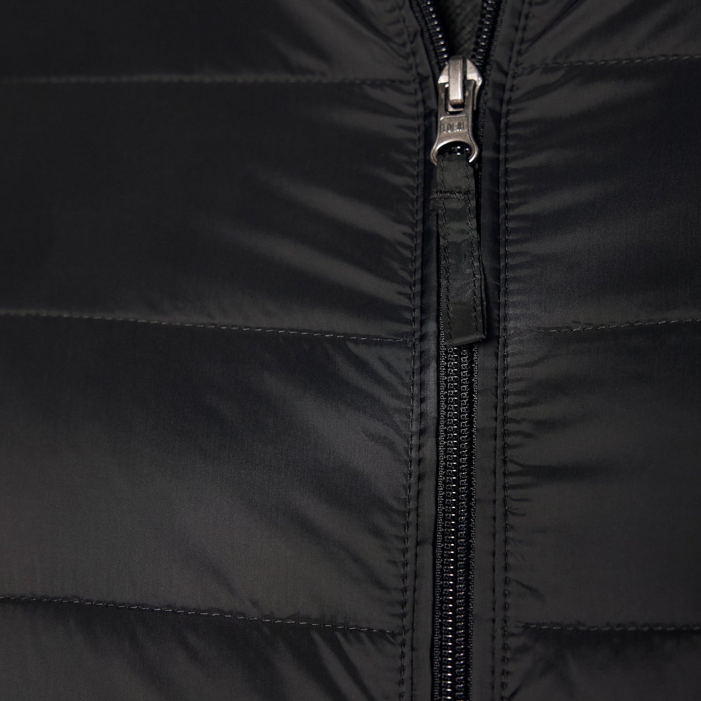 Amazon Essentials Men's Packable Lightweight Water-Resistant Puffer Jacket (Available in Big & Tall), Black, Large